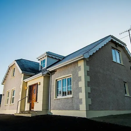 Casa de Férias Bradog House - Beautiful 4 Bedroom House In
