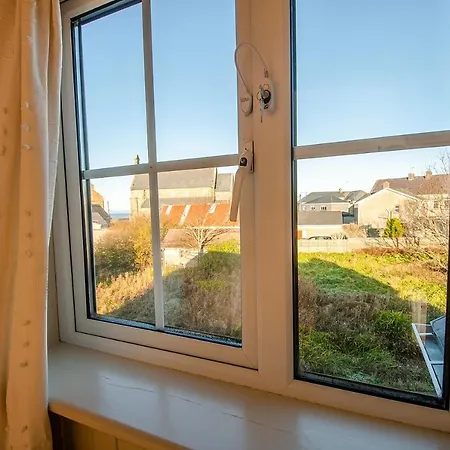 Bradog House - Beautiful 4 Bedroom House In *