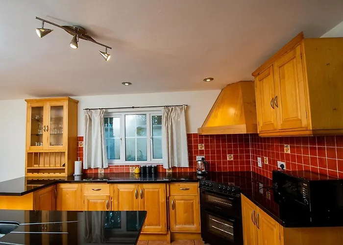 Сasa de vacaciones Bradog House - Beautiful 4 Bedroom House In *