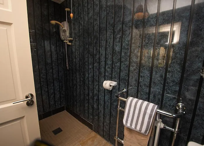 Сasa de vacaciones Bradog House - Beautiful 4 Bedroom House In *