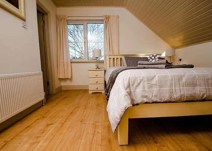 Сasa de vacaciones Bradog House - Beautiful 4 Bedroom House In