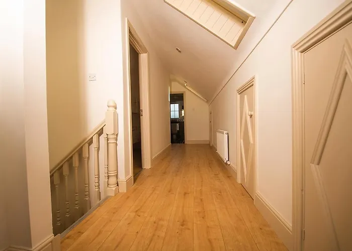 Сasa de vacaciones Bradog House - Beautiful 4 Bedroom House In