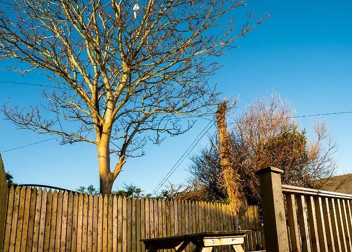 Сasa de vacaciones Bradog House - Beautiful 4 Bedroom House In *